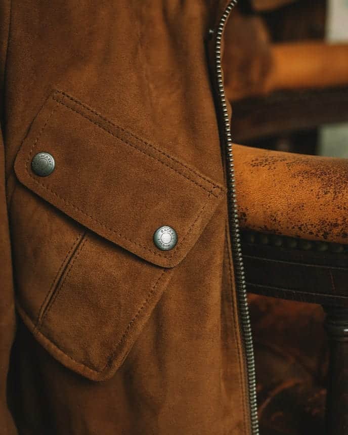 ハケットのインスタグラム：「Resting on @carlos_domord’s chair is our suede field jacket. Featuring underarm mesh eyelets and a zip and press stud storm flap — amongst many other details — it’s the perfect balance between function and style. #STAYHackett」