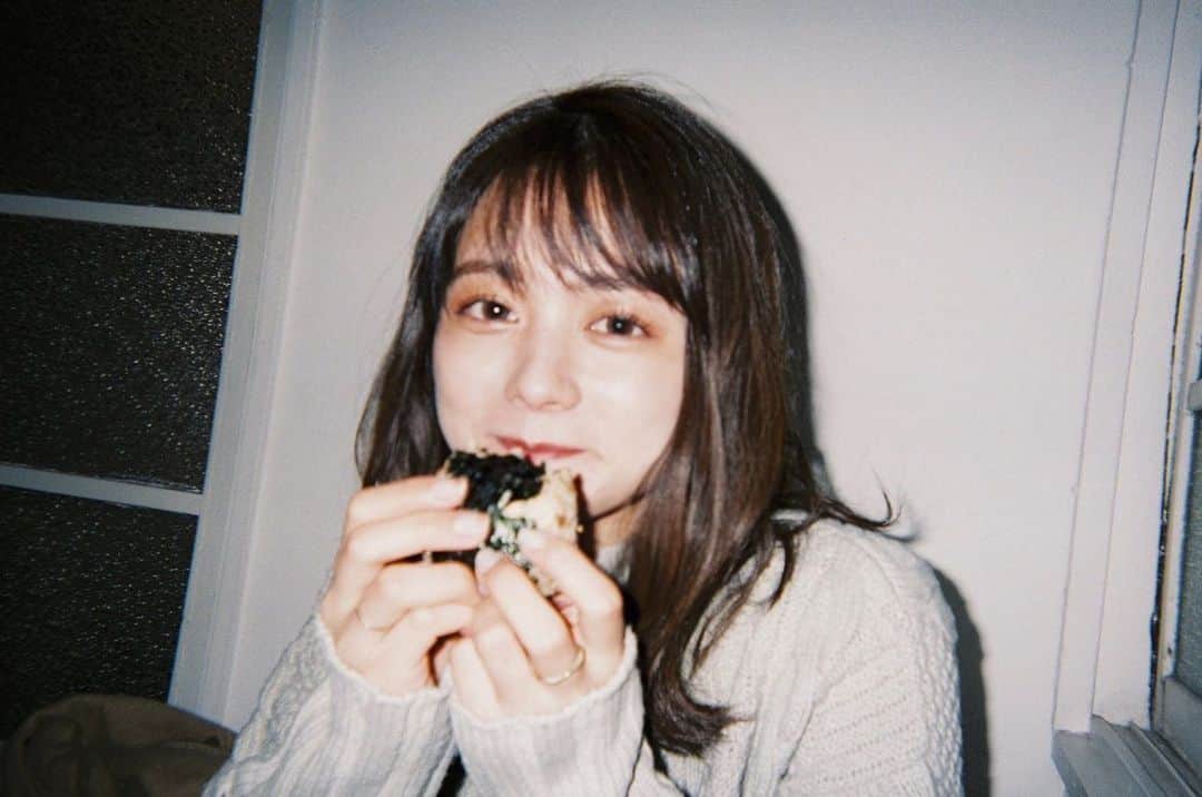 のインスタグラム：「塩麹おにぎり、おいしいんだよ〜。」