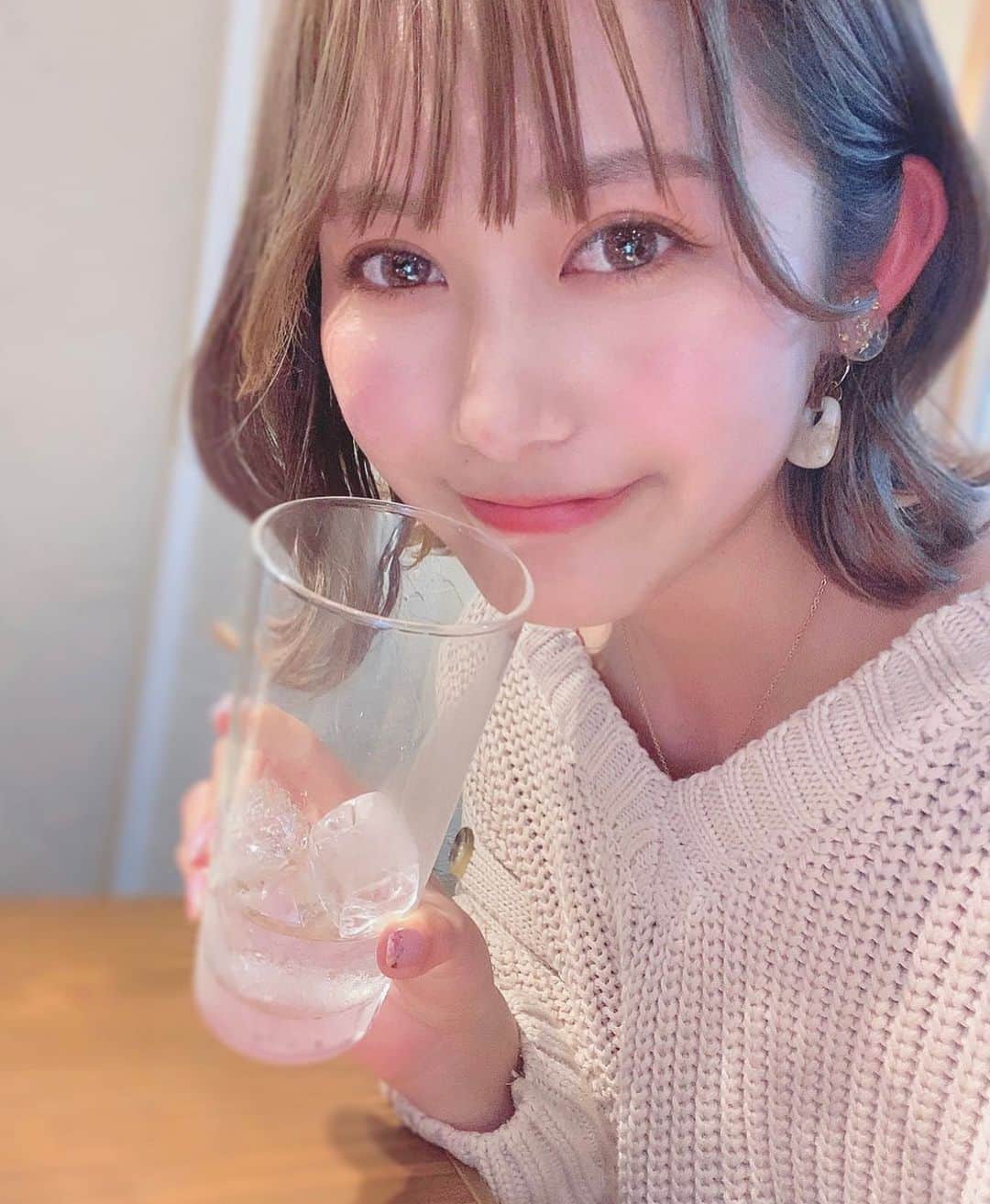 のインスタグラム：「. 今日もお疲れさまでした🐤 . #おつかれさまんさ #くびれヘア #くびれボブ #ボブ  #レースクイーン #イベントコンパニオン」