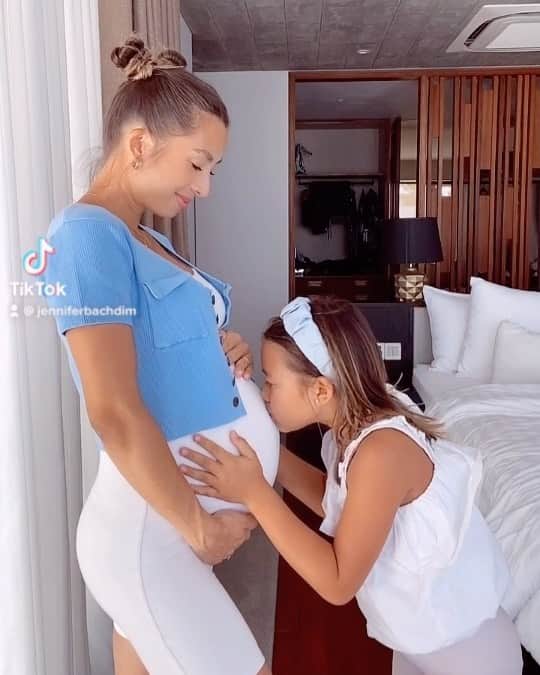 Jennifer Bachdimのインスタグラム：「Dancing with my princess @kiyomisuebachdim 💙 Don’t forget to follow us on TikTok 😊 #tiktokindonesia #teamBachdim #38weekspregnant」