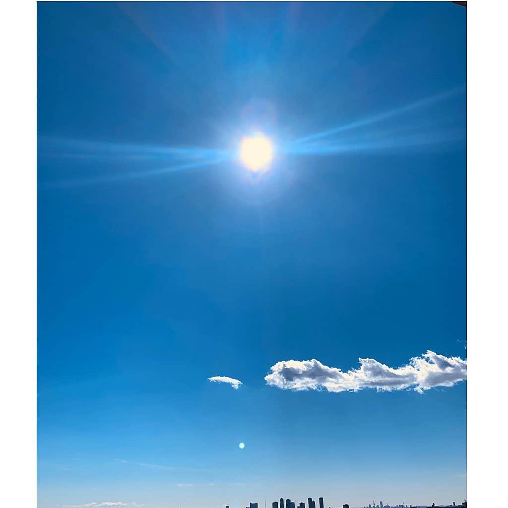 七瀬遥のインスタグラム：「今日の東京は 昨日とは 打って変わって とってもクリアなお空でした✨😊☀️🌈✨  #お空#お天気#クリア#clear#sky#beautiful#happy#fun#good#friend#happy#love#happiness#good#smile#tokyo#japan」