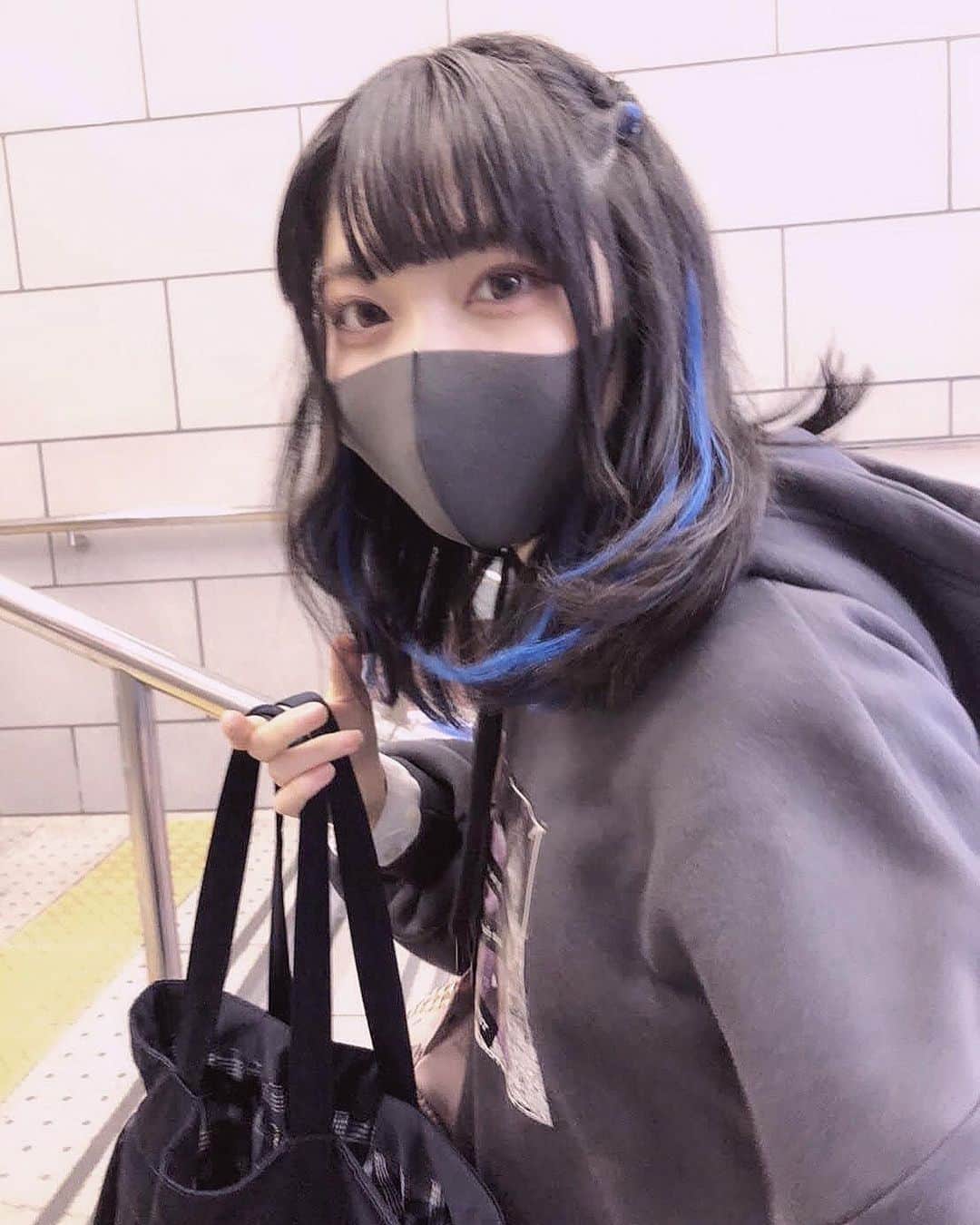 加藤咲希のインスタグラム：「たまにはノーマル外カメ大事でしょ❔ . #加藤咲希 #かとぅ #かとっこ🐱🌸 #量産型ヲタク #地雷 #地雷系 #地雷女 #派手髪 #派手髪女子 #05 #05line #04line」