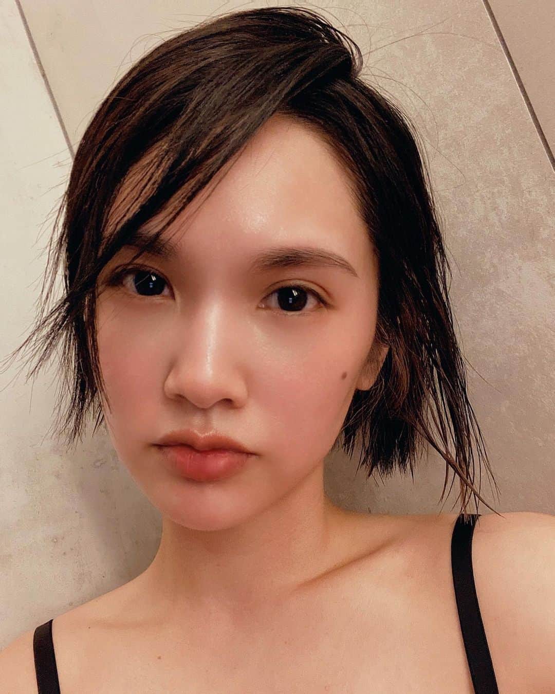 レイニー・ヤンのインスタグラム：「晚飯前，先來個自主訓練，等下才可以吃更多，呀呼🥳  #workout #zumba」