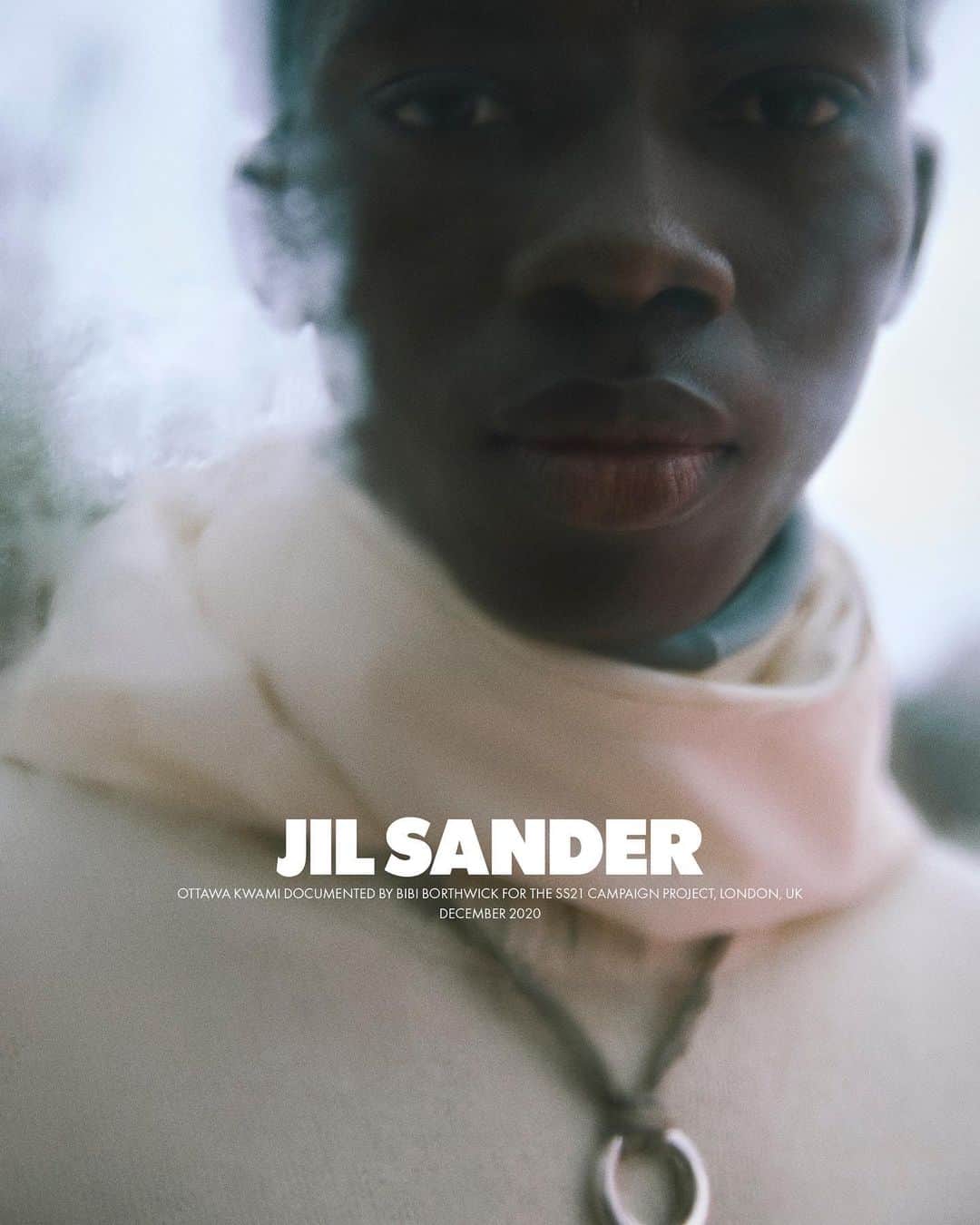 ジルサンダーのインスタグラム：「#JILSANDER #SS21CAMPAIGN The SS21 Campaign Project Ottawa Kwami documented by Bibi Borthwick, London, UK  December 2020 @bibicornejoborthwick  #JilSanderbyLucieandLukeMeier」