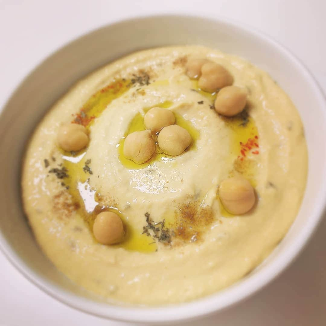 栗田萌さんのインスタグラム写真 - (栗田萌Instagram)「栄養たっぷりHummus💕 お野菜がすすむー🥕🥒🥦🥗🥙🥪 いつかドバイ、アブダビに行きたいな🐪🐫🏝🏜🕌✈️  #hummus #フムス #中東料理」2月16日 20時30分 - kurimoe_official