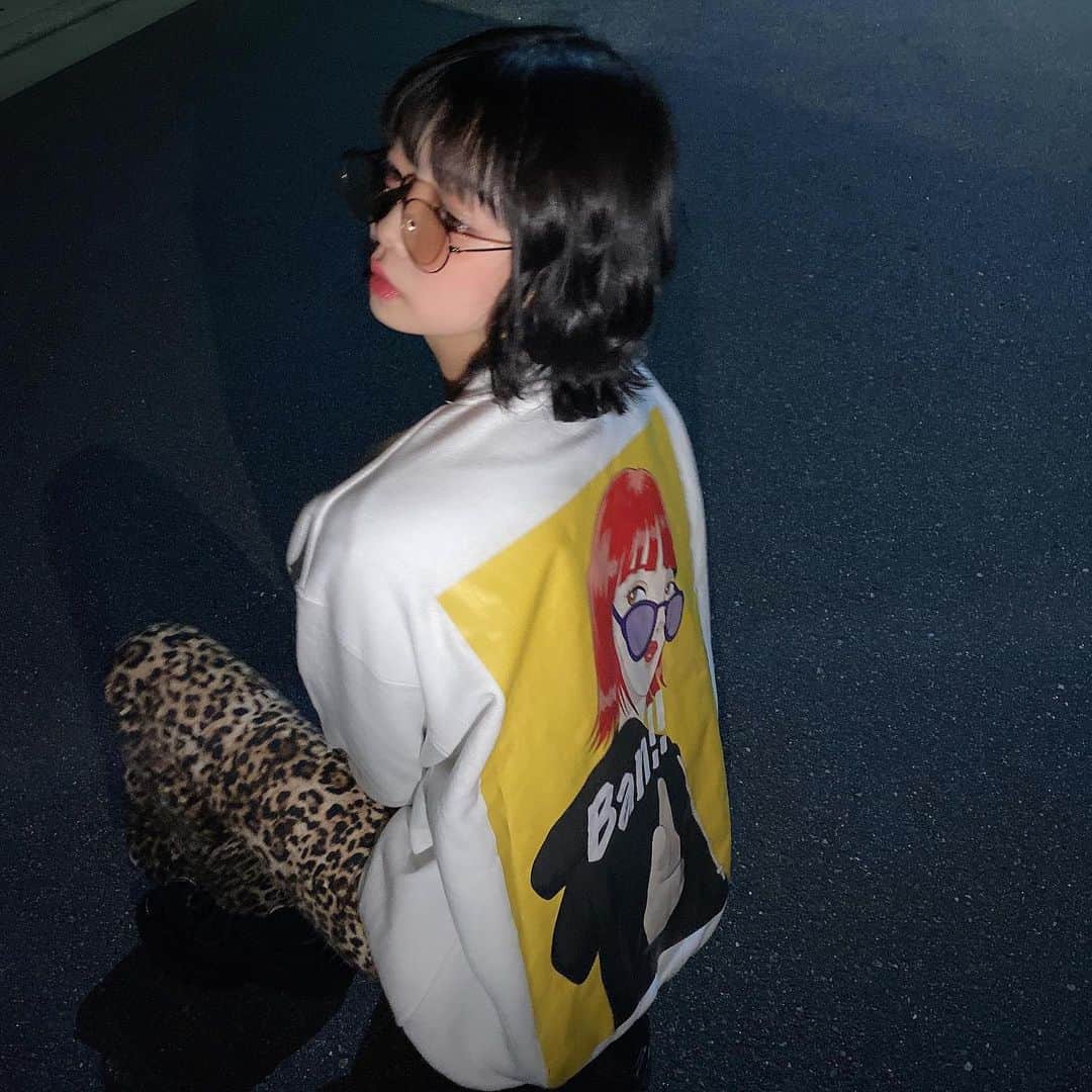 神田萌衣のインスタグラム：「知り合いが作ったトレーナーが可愛すぎる件🔥🔫﻿  是非チェックしてーー🙏🏻 ✔︎ @giki.jp  ﻿ 違うやつもあるんやけどそれは明日投稿する🤫」