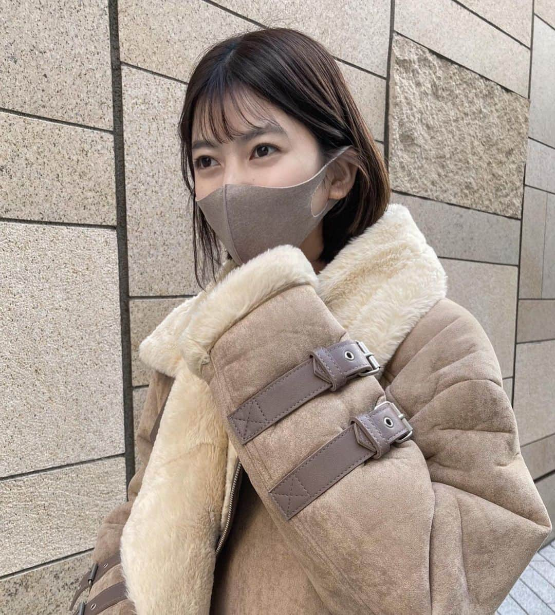 新保里歩さんのインスタグラム写真 - (新保里歩Instagram)「こんばんは☺︎ 今日もお疲れ様です☺️  昨日の雨と打って変わって晴天の1日でした☀️  ようやくショートヘアに慣れたような、、慣れていないような🤔  ただ毎日髪を乾かすことと朝髪を直すのが楽すぎてとてもとてもありがたいです🥺 (たまに寝癖すごい事になってるけど😑)  明日も頑張りましょう☺️」2月16日 20時37分 - riho_shinbo0714