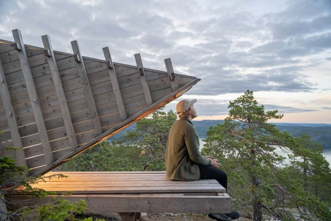 National Geographic Travelさんのインスタグラム写真 - (National Geographic TravelInstagram)「Photo by @MartinEdstrom / Combining minimalism and Scandinavian-style architecture, a bunch of outdoor cabins and wind shelters dot the map along the High Coast of Sweden. You can find them while hiking in the most remote and peculiar places—often with a great view. They are open and available to anyone, if you feel up for a night camping outside but still want a roof over your head.  Follow @MartinEdstrom for more travel tips and inspiration from the Nordics. #ExploringHome #Nordics #Sweden #highcoast」2月16日 20時38分 - natgeotravel