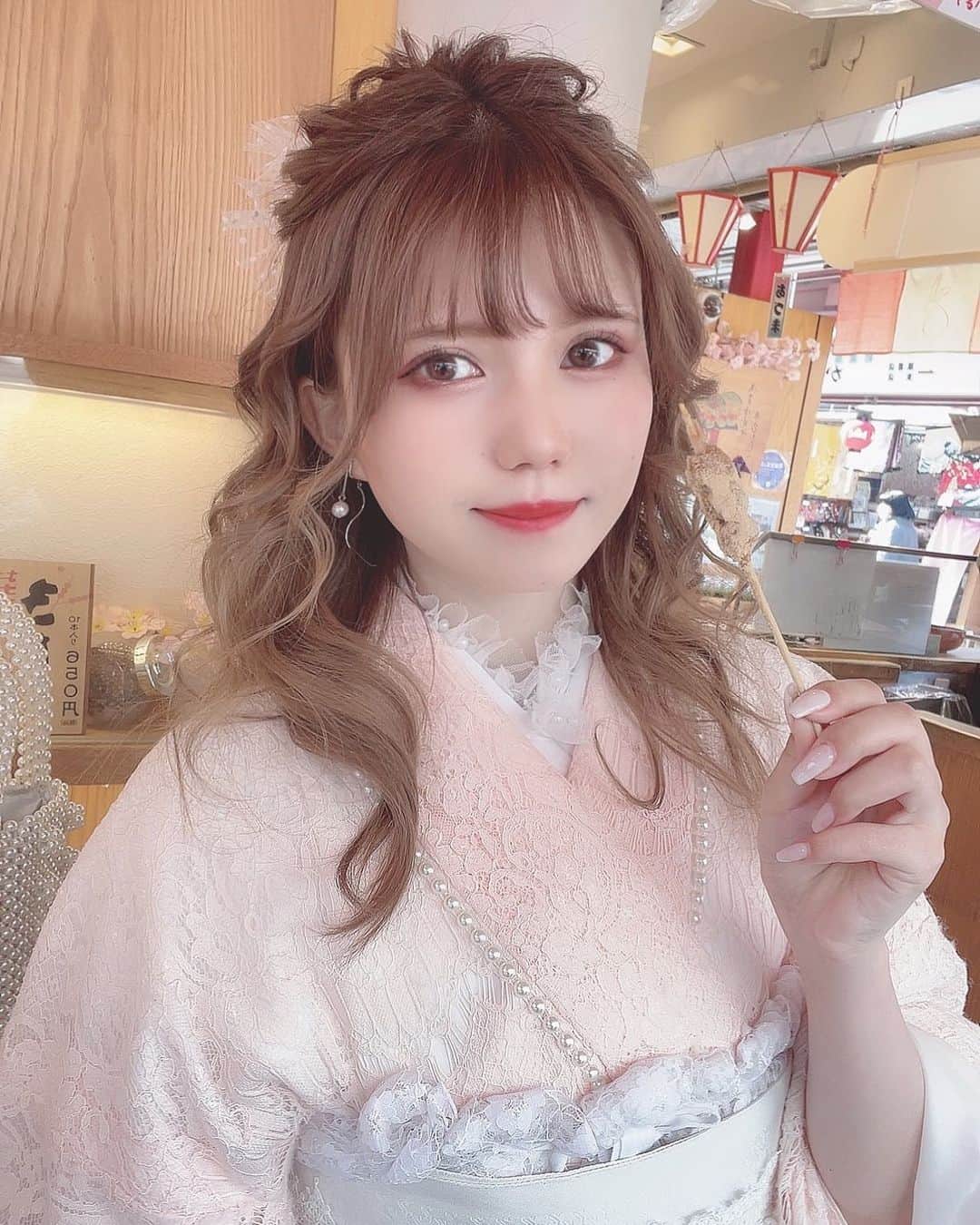 のインスタグラム：「..♡♡ . . 初の野外で個撮は アンティーク着物を着て 浅草デートでした☺️💕 . . 本当に浅草ぷらぷらして たくさん話して楽しかったー！ . . #着物 #着物レンタル #アンティーク着物 #ヘアアレンジ #ハーフアップ #レース着物 #食べ歩き #浅草 #浅草食べ歩き #きびだんご」