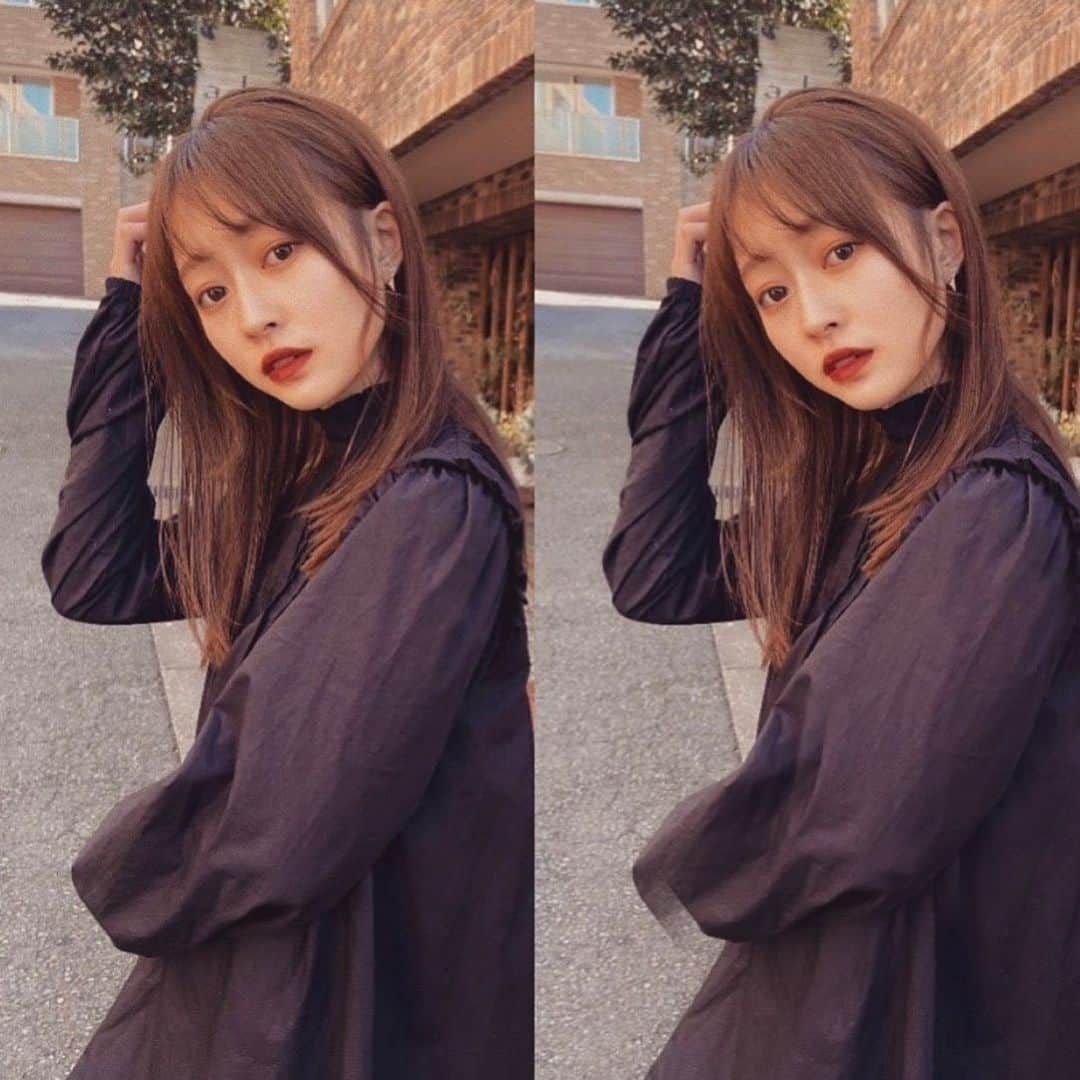 KAWABENIKIのインスタグラム：「髪質改善トリートメントと少しカットして頂いた💓 SLYのお気に入りトップス🥰  自分で色んなセットするの楽しみだな〜  #春カラー#サロンモデル#サロモ#女子大生#立教大学#立教#sly #ロングヘア#ミディアム#ロング#ミディアムヘア」