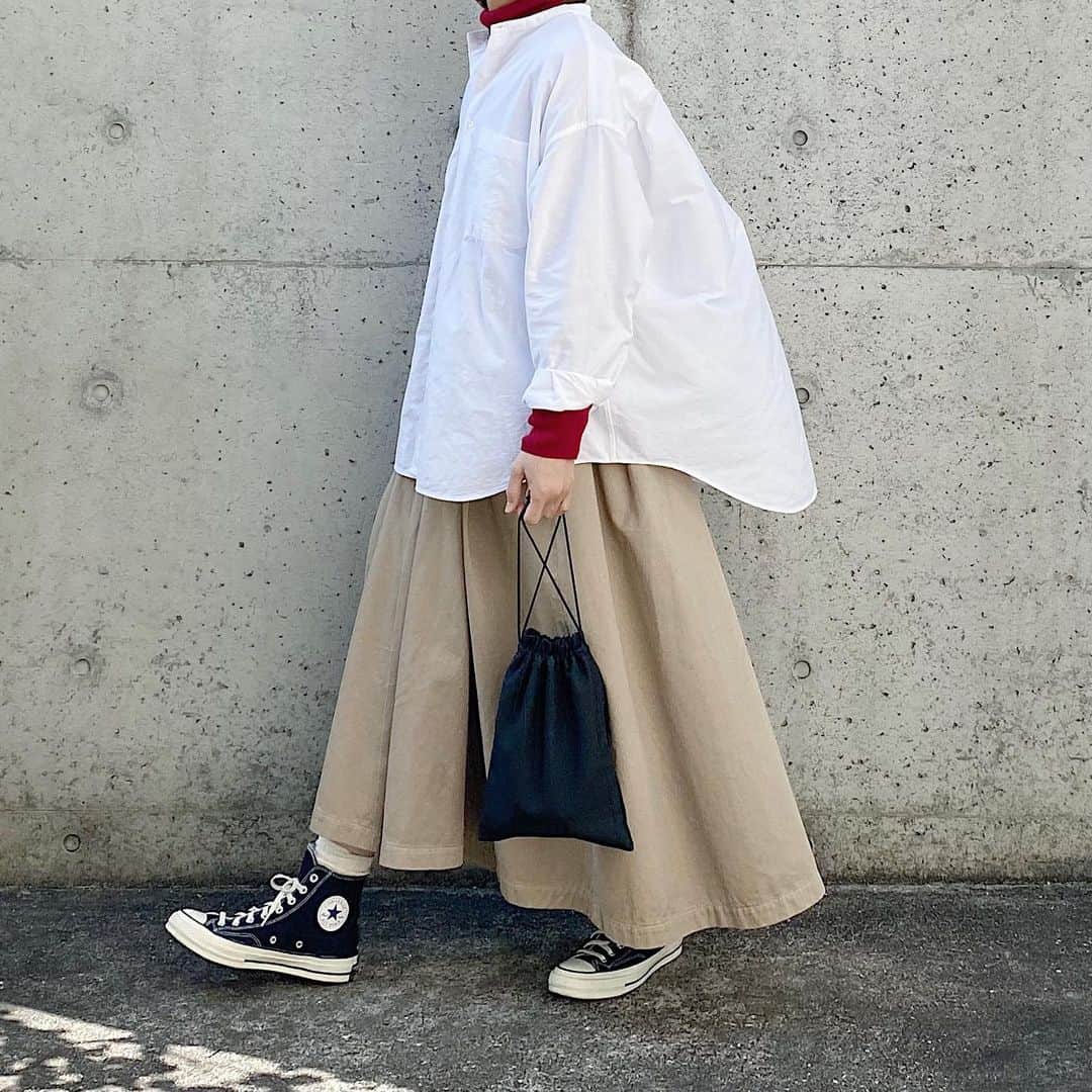 ryokoさんのインスタグラム写真 - (ryokoInstagram)「▪︎ . 白シャツとベージュのカルメンキュロット . . . shirt #graphpaper  knit #uniqlo bottoms #harvesty shoes #converse  bag #era_goods」2月16日 20時46分 - ryo___ka