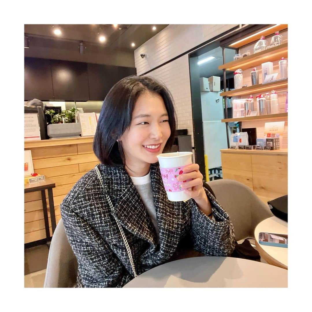 チョン・ユジンさんのインスタグラム写真 - (チョン・ユジンInstagram)「#오랜만에외출🥰 #teatime ☕️」2月16日 20時56分 - eugene__jung