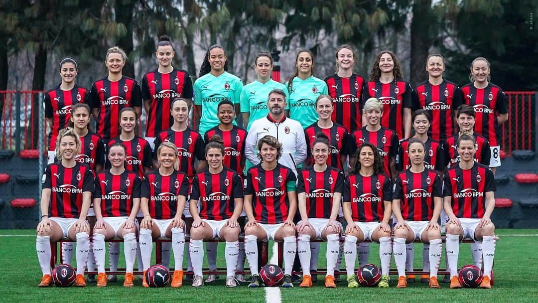 ACミランさんのインスタグラム写真 - (ACミランInstagram)「📸 Season 2020/21 Women's First Team Picture 📸  Proudly Rossonere ❤️🖤 #FollowTheRossonere #SempreMilan  @bancobpm」2月16日 21時01分 - acmilan