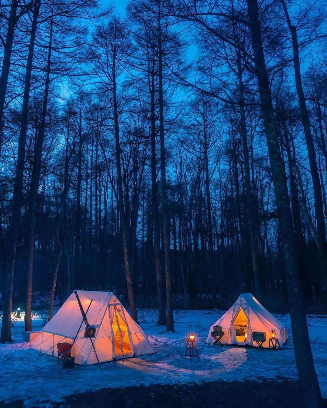 CAMP_HACKさんのインスタグラム写真 - (CAMP_HACKInstagram)「北欧を思わせる雪中キャンプで使われているのは、アメリカのブランド・スノートレッカーのテント。コットン製で結露や火の粉に強い、冬向けのテントです。 . . from CAMP HACK . CAMP HACKであなたのキャンプライフを取材します！ 『#camphack取材』を付けて投稿！ . Photo by @bluecolor0411 さん . #camp #camping #camphack #outdoorlife #outdoor #trip #travel #japan #followme #weekend #travelling #outdoorgirl #family #familytrip #キャンプ #アウトドア #キャンプ道具 #キャンプ初心者 #家族 #外遊び #自然 #キャンプ場 #お出かけ」2月16日 21時03分 - camp_hack
