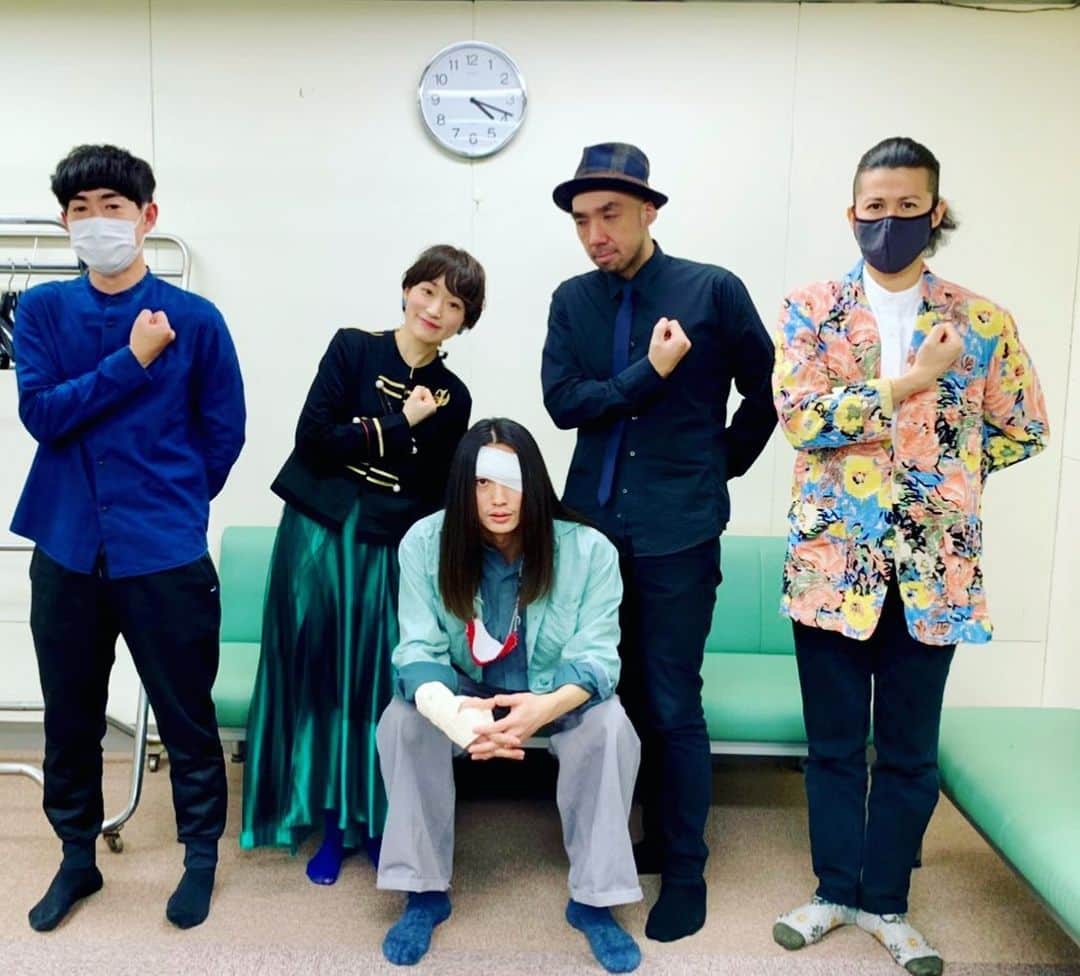 安藤裕子さんのインスタグラム写真 - (安藤裕子Instagram)「NHK総合「シブヤノオト」に安藤裕子 出演が決定いたしました。  2021年2月20日（土）24:05〜24:35  歌メロが本来何層も分かれてるので一本で歌うのに緊張しましたが、 偶然チェロの林田君がエレンそっくりだったので頑張れました！   #SUPERBEAVER さん #DEANFUJIOKA さん 皆さんのお話とっても面白かったです。観てね  #安藤裕子　#衝撃 #林田順平　#皆川真人　#Shigekuni  #須磨和声　#心臓を捧げよ」2月16日 21時03分 - yuko_ando