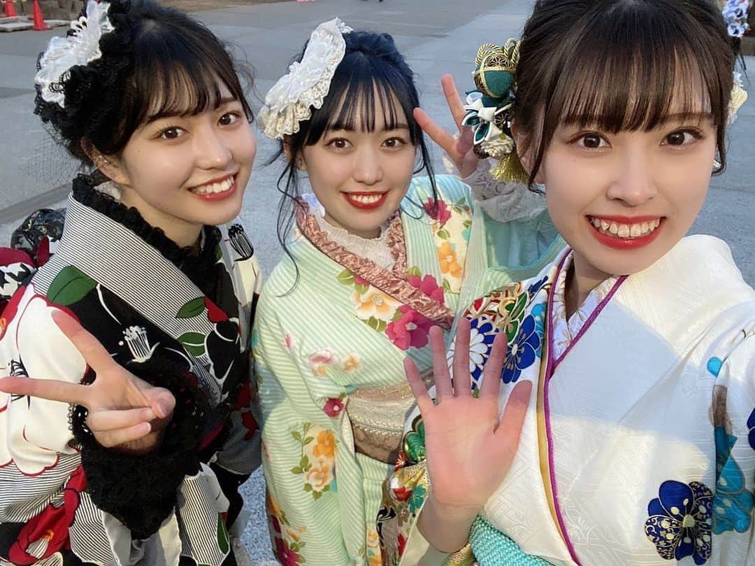 WhiteLaceのインスタグラム：「2/14((日) しぃちゃん生誕＆成人記念  #浅草 #asakusa  #着物 #kimono  #vasara #振袖 #振袖着付け #vasara浅草寺店 #レトロモダン #着物レンタル #vasara浅草本店  #アイドル #idol #pretty #girls #love #  #偶像 #可爱的 #小女孩 #ZOKU #whitelacezoku #ホワイトレースゾク #富岡志織 #しぃちゃん #着崎花梨 #かりん #琴子 #こっちゃん」