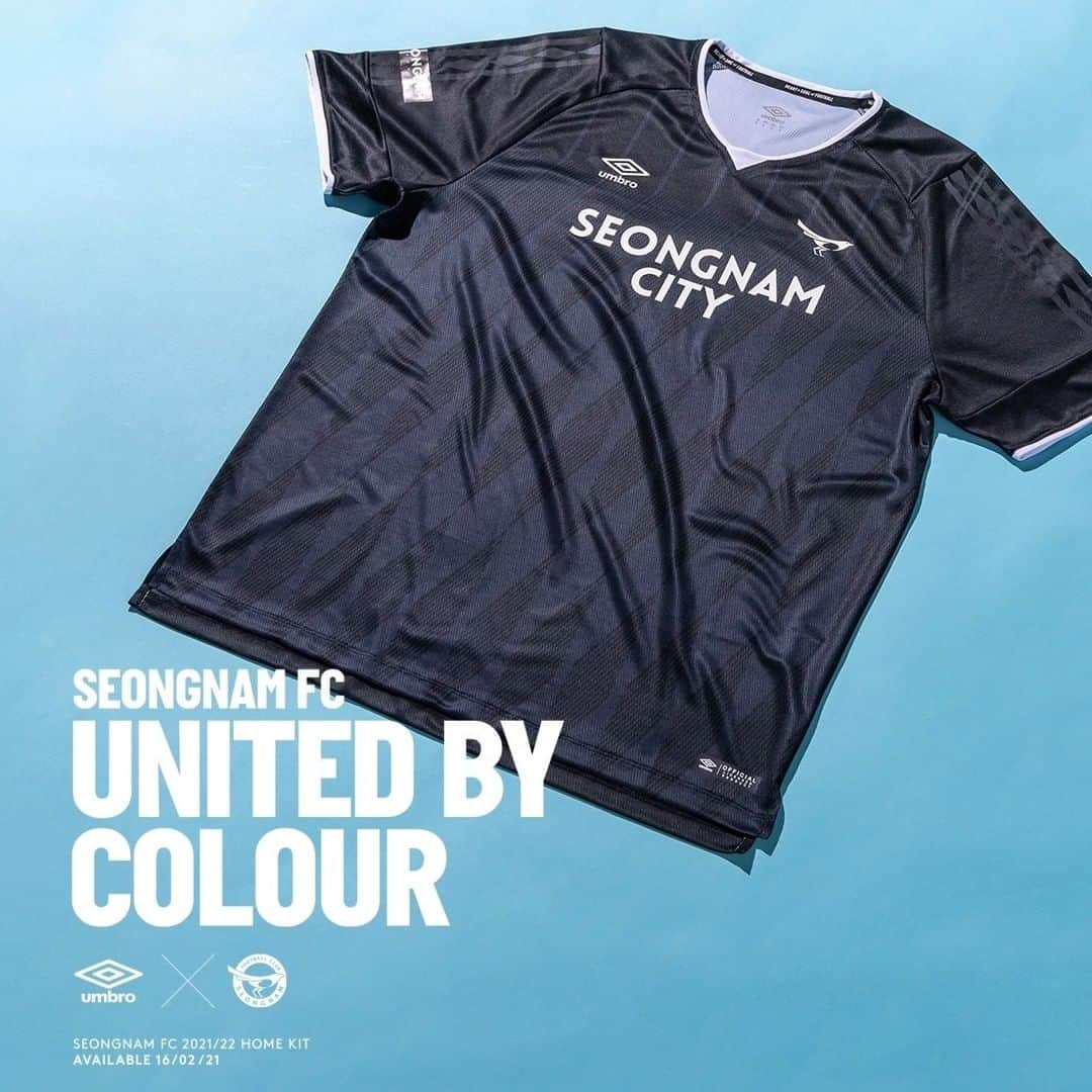 UMBROさんのインスタグラム写真 - (UMBROInstagram)「United by colour ⚫⚪.  @sfc.seongnam 21/22 Home and Away kits.   #Umbro #UmbroFootball #SeongnamFC #Football #FootballKits」2月16日 21時17分 - umbro