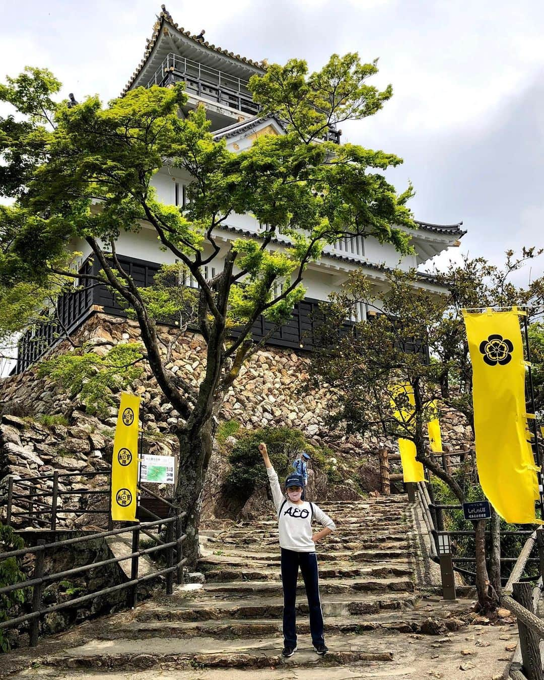 松原梨恵のインスタグラム：「🏯#岐阜城 🏯  2020年 緊急事態宣言中の約1ヶ月間、山頂に#岐阜城がある#金華山に毎日登りました！ お陰で足腰がより丈夫に👣💪  #金華山登山 おすすめは#馬の背コース …😂⚡️😱  #麒麟がくる 効果で金華山へ訪れる人が増えている様ですが、コロナが収まったらぜひ#岐阜 へ🎣🗾⛰  #GoToGIFU」