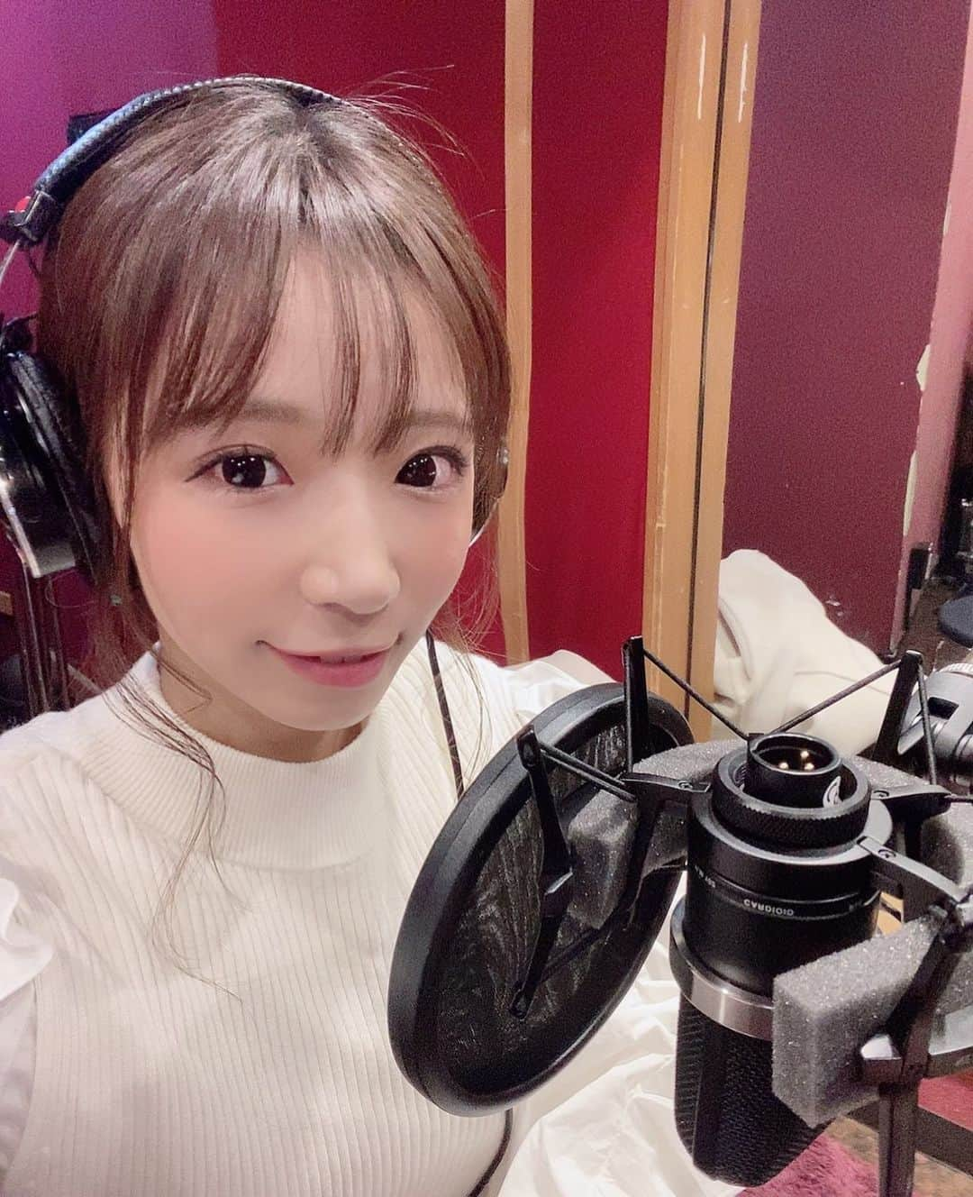 石田亜沙己さんのインスタグラム写真 - (石田亜沙己Instagram)「今日はラジオの初回収録でした♡ Vo.1は3/3(水) 20時〜の配信です！ 一人でしゃべるってなんだか、、、笑  #ラジオ #ラジオクロニクル #おしゃべり #緊張」2月16日 21時33分 - asami_.ishida