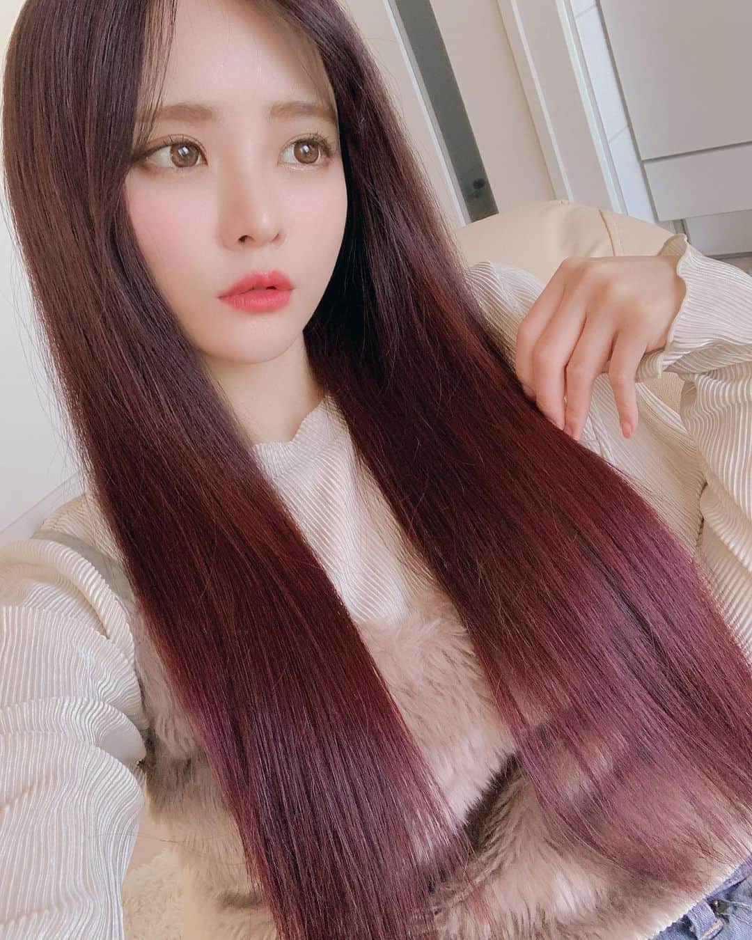 メルのインスタグラム：「この前ストーリーにもあげたけど ピンクカラーにエクステしてもらいました☺️ 今宵も綺麗なピンクで大満🤞🏻♥️  新しいトリートメントがあるって聞いて やってもらったら手触り違いすぎて びっくりしたんよ！これほんまに！( 笑 ) アンククロス行く人試してみてほしい🥺  ピンクカラー エクステ80本 ウルトワトリートメント ( @masarusaito0 )」
