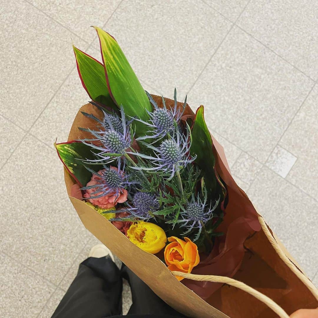 本野沙弥さんのインスタグラム写真 - (本野沙弥Instagram)「贈る相手の事を想いながら、お花を選ぶ時間が好き💐」2月16日 21時26分 - sayahonno