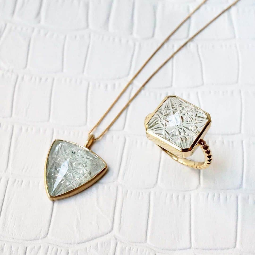 Shelby / Aki Hiroseさんのインスタグラム写真 - (Shelby / Aki HiroseInstagram)「【 LIMITED SHOP / ISETAN 】  ＜KIRIKO Precious Stone＞ 18karat Yellow Gold Moss Aquamarine “KIRIKO” Green Quartz ”KIRIKO”  KIRIKO Precious StoneコレクションのLIMITED STONEシリーズより、希少な淡いグリーンの「モスアクアマリン」の切子ネックレスと、 定番シリーズですが、珍しい淡いグリーンの「グリーンクォーツ」の甲州貴石切子リングです。  どちらも麗かな春の装いに映えるジュエリーです。  2/24(水)から開催の伊勢丹新宿店でのLimited Shopにてぜひお試しください。  【LIMITED SHOP】ーーーーーーーーーーーーー  ◇2/24(水)〜3/2(火)  ◇伊勢丹新宿 本館1階 ◇プロモーションスペース1  感染症拡大防止に留意し皆様のお越しをお待ちいたします。  ーーーーーーーーーーーーーーーーーーーーーー Limited Shop以外にも中目黒のatelier officeにて予約制ではございますがご覧いただけます。 ぜひお気軽にご連絡ください。（ご予約先 info@shelby8.com）  【Online Shop】ーーーーーーーーーーーーーー www.shelby8.com Brand Profile Page からも Linkできます。 ーーーーーーーーーーーーーーーーーーーーーー 【Contact Us 】info@shelby8.com ーーーーーーーーーーーーーーーーーーーーーー」2月16日 21時27分 - shelby.aki