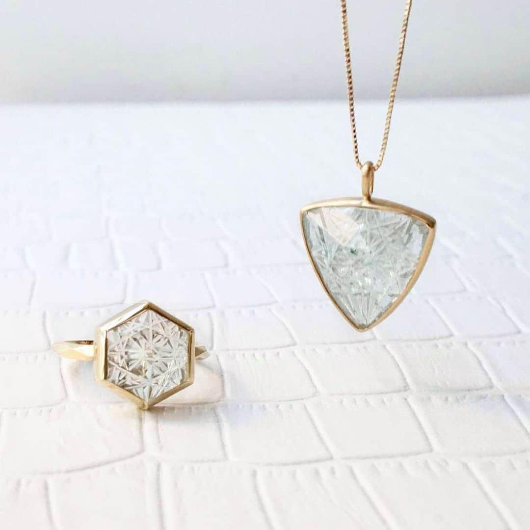 Shelby / Aki Hiroseさんのインスタグラム写真 - (Shelby / Aki HiroseInstagram)「【 LIMITED SHOP / ISETAN 】  ＜KIRIKO Precious Stone＞ 18karat Yellow Gold Moss Aquamarine “KIRIKO” Green Quartz ”KIRIKO”  KIRIKO Precious StoneコレクションのLIMITED STONEシリーズより、希少な淡いグリーンの「モスアクアマリン」の切子ネックレスと、 定番シリーズですが、珍しい淡いグリーンの「グリーンクォーツ」の甲州貴石切子リングです。  どちらも麗かな春の装いに映えるジュエリーです。  2/24(水)から開催の伊勢丹新宿店でのLimited Shopにてぜひお試しください。  【LIMITED SHOP】ーーーーーーーーーーーーー  ◇2/24(水)〜3/2(火)  ◇伊勢丹新宿 本館1階 ◇プロモーションスペース1  感染症拡大防止に留意し皆様のお越しをお待ちいたします。  ーーーーーーーーーーーーーーーーーーーーーー Limited Shop以外にも中目黒のatelier officeにて予約制ではございますがご覧いただけます。 ぜひお気軽にご連絡ください。（ご予約先 info@shelby8.com）  【Online Shop】ーーーーーーーーーーーーーー www.shelby8.com Brand Profile Page からも Linkできます。 ーーーーーーーーーーーーーーーーーーーーーー 【Contact Us 】info@shelby8.com ーーーーーーーーーーーーーーーーーーーーーー」2月16日 21時27分 - shelby.aki