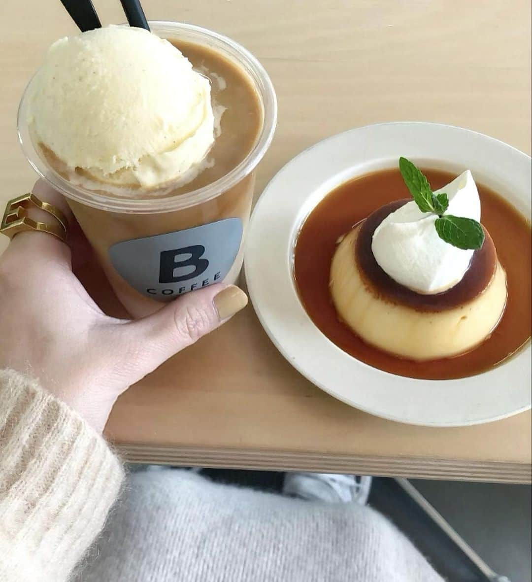 erinaさんのインスタグラム写真 - (erinaInstagram)「投稿し忘れてたけど、帰省したら行きたかった #browncoffee ♡ 珍しく弟と２人でカフェ🤣 （可愛い大学生🧑🏻） 内装も可愛いくて、お値段もさすが尼崎！って感じ👏🏻❤︎ また帰省したら絶対に行く✌🏻 ・ ・ ・ #朝活#カフェ#カフェ巡り#カフェ部#尼崎カフェ#兵庫カフェ#ブラウンコーヒー#プリン#コーヒーゼリー#カフェオレ#ガトーショコラ#韓国カフェ風」2月16日 21時42分 - enappi_148