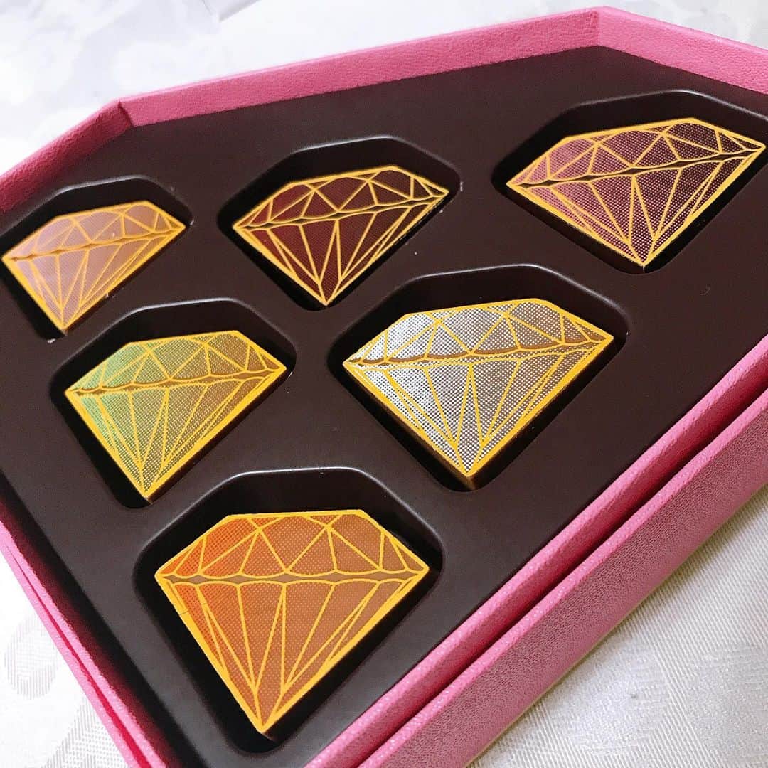 田中琴乃さんのインスタグラム写真 - (田中琴乃Instagram)「義母から頂いた バレンタイン💓 ・ ふたつ買って自分用も準備したとのこと😎笑 ・ 美味しくて秒で無くなった😂 ・ ・ #valentine  #chocolate #🐖」2月16日 21時36分 - tanakakotono