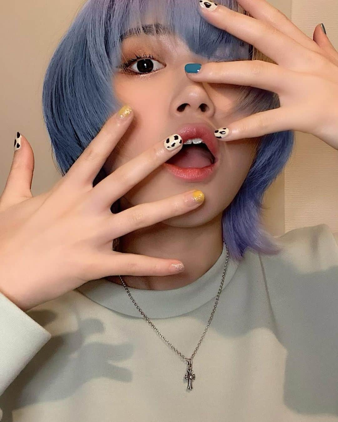 藤堂なえみさんのインスタグラム写真 - (藤堂なえみInstagram)「ん？綾波？！💎 ・ 🐺🌕💙 青髪加工だよ！ ・ ・ #エヴァンゲリオン #エヴァ #綾波レイ #綾波レイが好き #綾波レイコスプレ #コスプレ #加工アプリ #ヘアスタイル #ショートヘア #ショートボブ #ウルフカット #ウルフボブ #ファッション #gu #guコーデ #メンズライクコーデ #メンズライク #メンズライク女子 #ストリート系女子 #クロムハーツ #chromehearts #アニメ #漫画 #アニメ好きな人と繋がりたい #漫画好きな人と繋がりたい #オタク女子 #オタク #ジャニーズ #ジャニオタさんと繋がりたい」2月16日 21時39分 - naestagramdayo