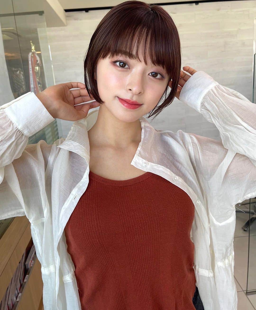 かおりのインスタグラム：「・ ・  ナチュラルが1番☺️  #シースルー　#ナチュラル」