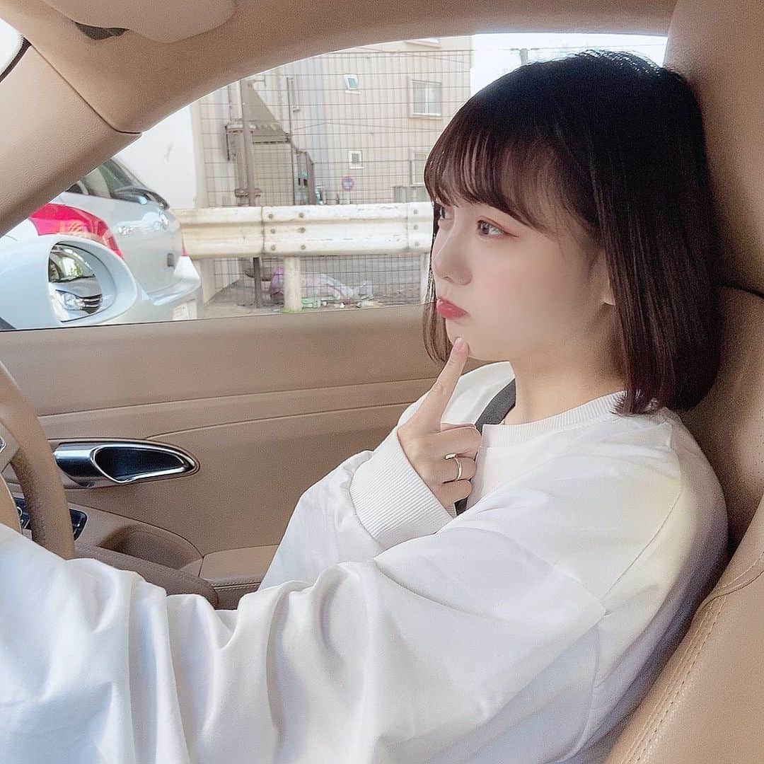 みさねのインスタグラム：「3枚目「ぶーーーーーーーーーーーーん🚗」 ㅤ 最近よくドライブしてます内装ベージュ可愛くない？🥺❣️ ㅤ ストーリーいっぱい反応きて嬉しかったけん載せちゃうーーー」