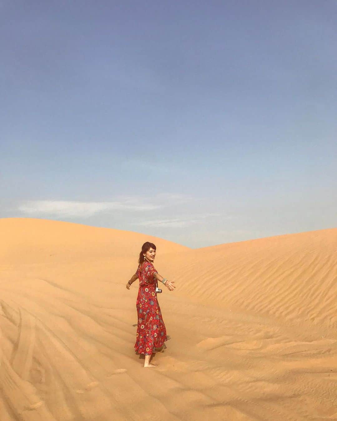 戸崎奈津さんのインスタグラム写真 - (戸崎奈津Instagram)「旅行きたいな〜🐫🌵 懐かしのドバイ 🏜🕌  ドバイの砂漠もいいけど鳥取砂丘も行きたい♪ ﻿ #砂漠  #アブダビ #ラクダ #ドバイ﻿ #シェイクザーイドグランドモスク﻿ #Dubai #UAE #🇦🇪 #camel #safari  #旅行　#海外旅行 #travel #AbuDhabi  #Natsu_trip🌸 #SheikhZayedGrandMosque #mosque」2月16日 21時45分 - naa_tsu0827