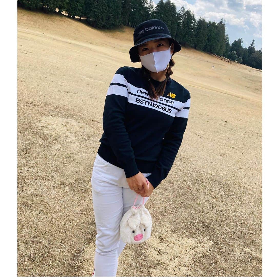 のインスタグラム：「I got lovely hat from @newbalancegolf_japan 💕💕 ニューバランスゴルフの新しいアクセサリーをたくさん送って頂きました！ このタイプのハットずっと欲しかったので嬉しい❤️ 他にも可愛いものがたくさんあるのでまた紹介します🥰  #手に持ってるのは関係ありません #オカン愛用のポーチです #気付いたらカバンに入れられてた #ニューバランスゴルフ #newbalancegolf #ニューバランス #newbalance #golfoutfit #golfwear #golfer #golf #ladiesgolf #ゴルフウェア #골프 #高尔夫球」