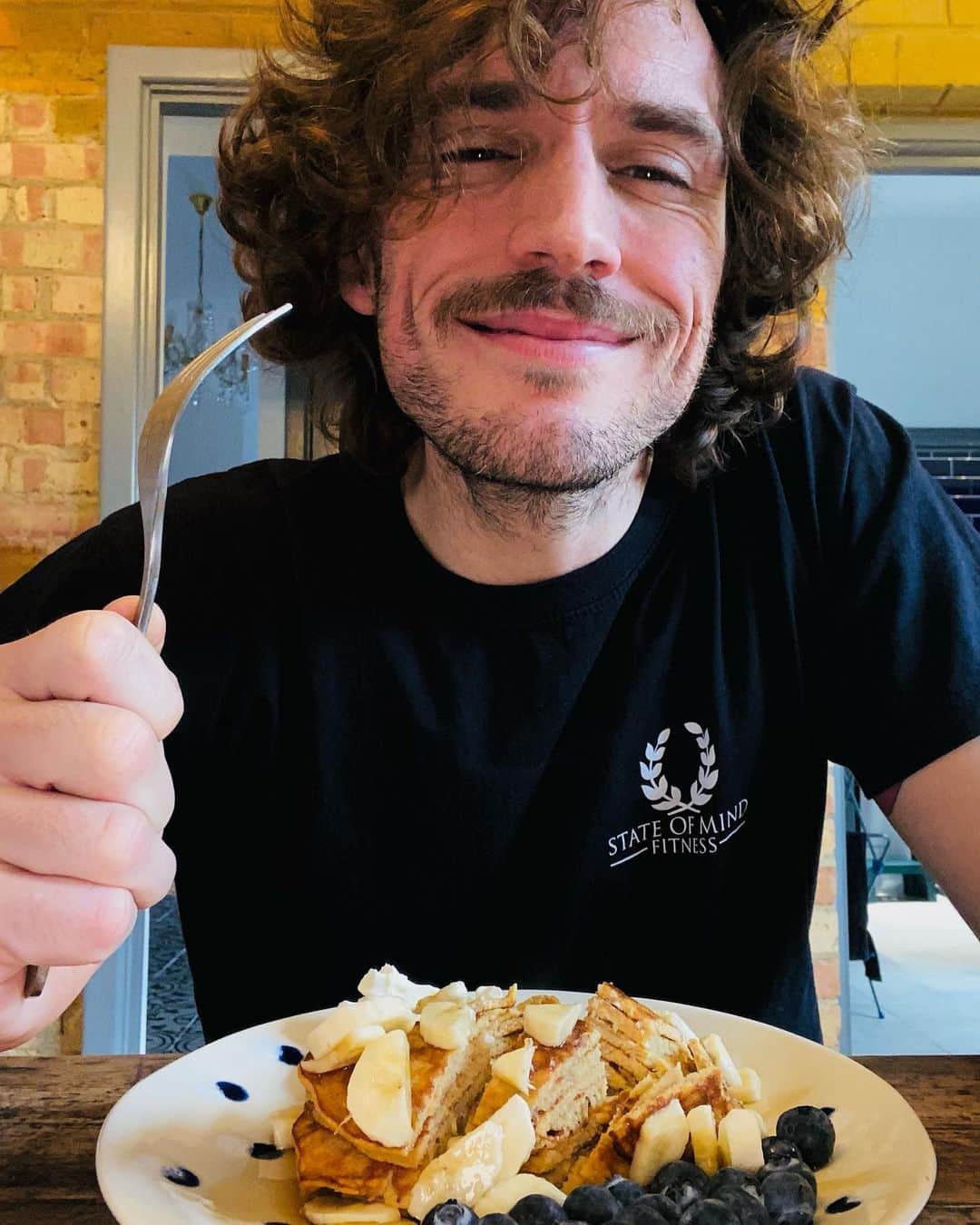 サム・クラフリンのインスタグラム：「Love me some pancakes.  🥞 Happy Shrove Tuesday y’all.」