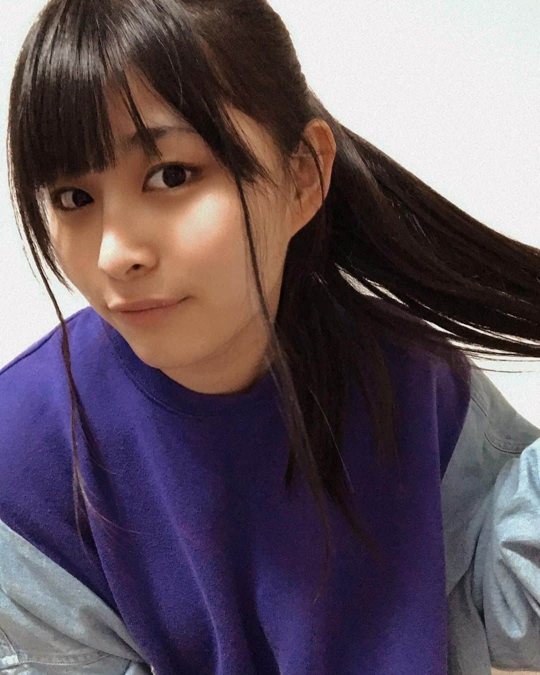 四宮由貴のインスタグラム：「SHOWROOM見にきてくれてありがとう😊 いつぞやのオフショット📸 髪フェチさんに届け💞 #髪の毛  #黒髪 #髪フェチ #ポニテ #ポニテ女子  #ポニーテール」