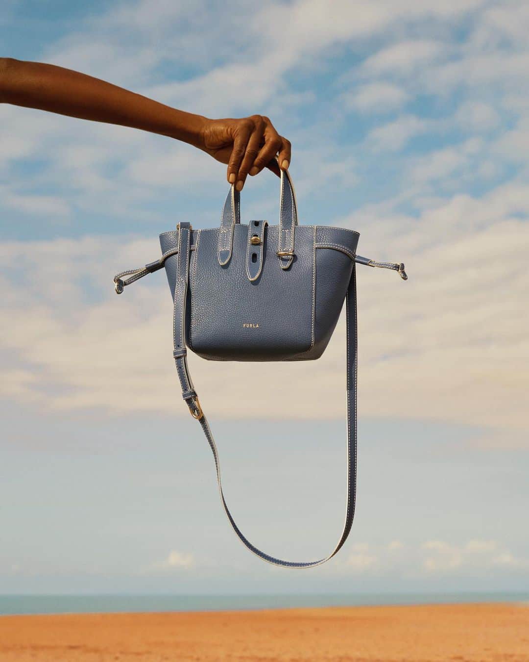 フルラのインスタグラム：「Express yourself and don’t be afraid to stand out.  Join the #FunFurla world.  #thefurlasociety #furlafeeling #newcollection #furla #accessories #fashion」
