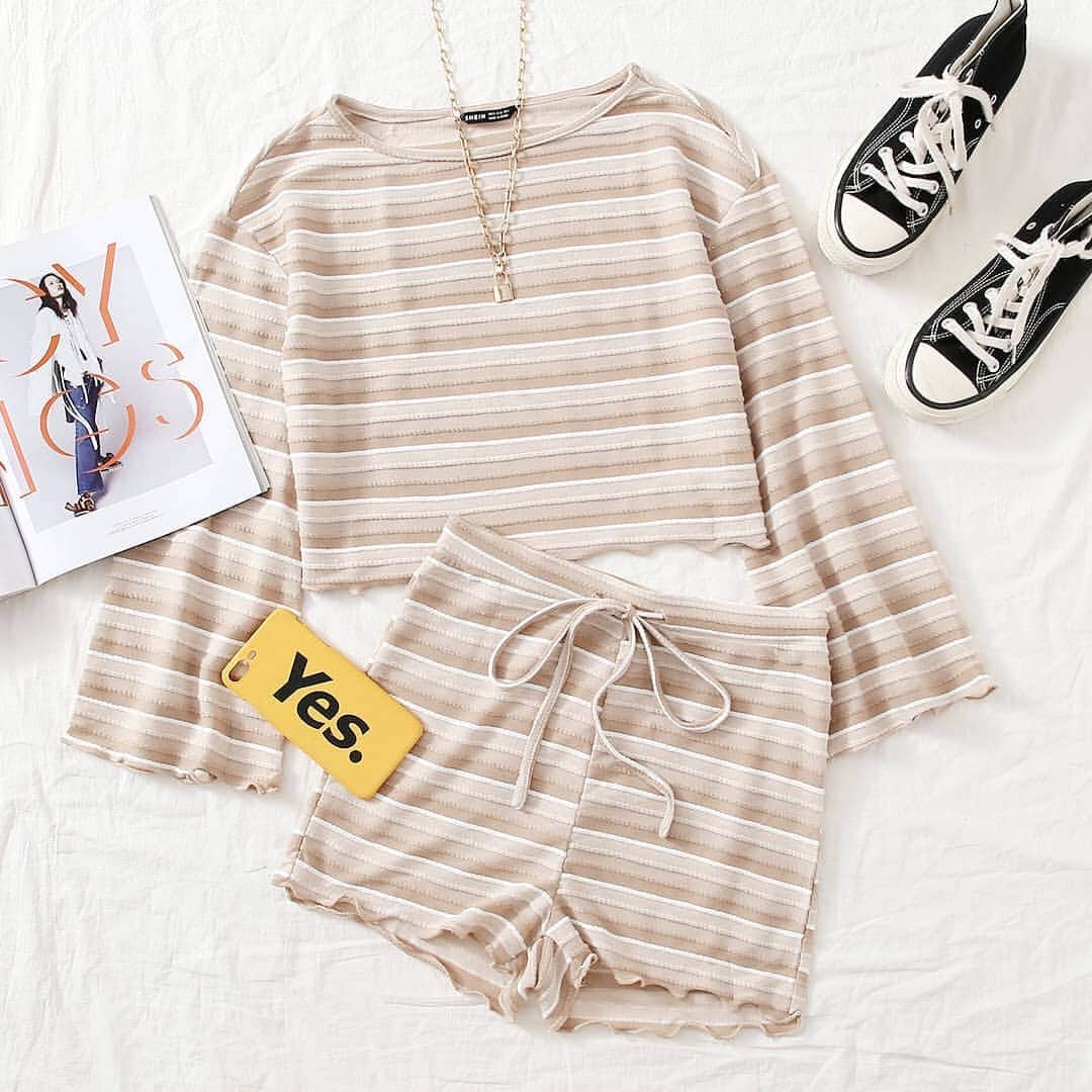 SHEINのインスタグラム：「We've earned our stripes ✨  Shop Item #: 1921723  #SHEINstyle #SHEINSS21 #stripes」