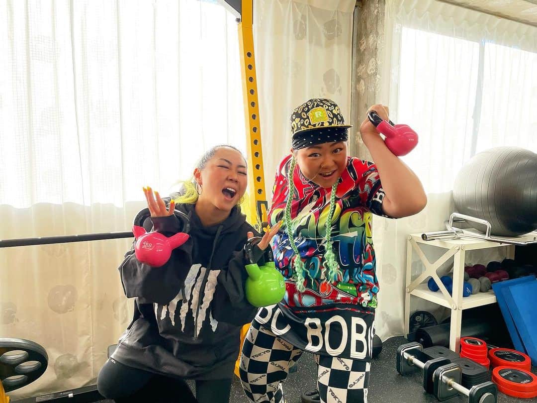 ルナのインスタグラム：「やしろ優ちゃんとのコラボダイエット企画が遂にスタート‼️. 今回も @celltokyojp さんのジムにてカウンセリング編をお届けしちゃいます👩🏽‍💻. 自分なりに経験した事、勉強した事をまとめ、楽しんでダイエットをしてもらえるようにメニューを考えたよ！！. そして、やしろ優ちゃんのYouTubeチャンネルでは、カウンセリング後の筋トレ動画がUPされているので、そちらも併せて是非お楽しみくださいまーせ🙌🏻. #ダイエット #youtube #減量 #トレーニング」