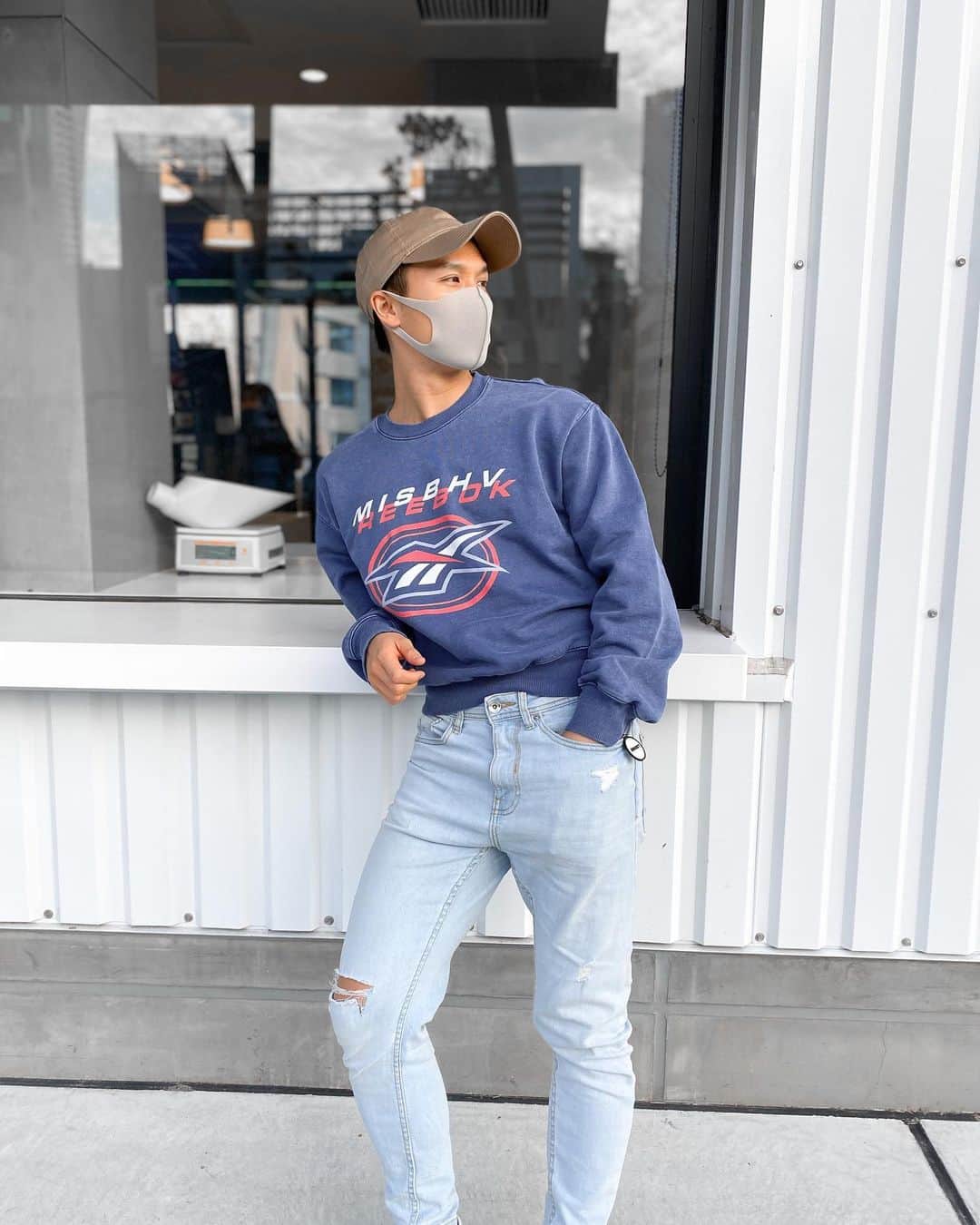 島村麗乃のインスタグラム：「﻿ ﻿ ﻿ ﻿ 失敗しない人か﻿ 失敗しても立ち上がる人か﻿ ﻿ ﻿ マラドーナみたいな天才は﻿ 本当に魅力的だけど﻿ ﻿ ﻿ 教わるなら﻿ 痛みのわかる人に教わりたいかな﻿ ﻿ ﻿ 人生で上手くいったことなんで﻿ 全体の10%以下くらいのような気もするけど﻿ ﻿ ﻿ だからこそ寄り添える☺︎﻿ ﻿ ﻿ 転ばない方法が最善かもしれないけど﻿ 自分は転んでも立ち上がる方法を知りたいかな﻿ ﻿ ﻿ ﻿ ﻿ ﻿ #ReebokPartner﻿ #Reebok﻿ #Reebokone﻿ #筋トレ﻿ #パーソナルトレーナー﻿ #fitness﻿ #筋肉﻿ #己をハックせよ﻿ #筋肉をハックせよ﻿ #遊びじゃねぇから﻿ ﻿ ﻿ ﻿ ﻿ ﻿」