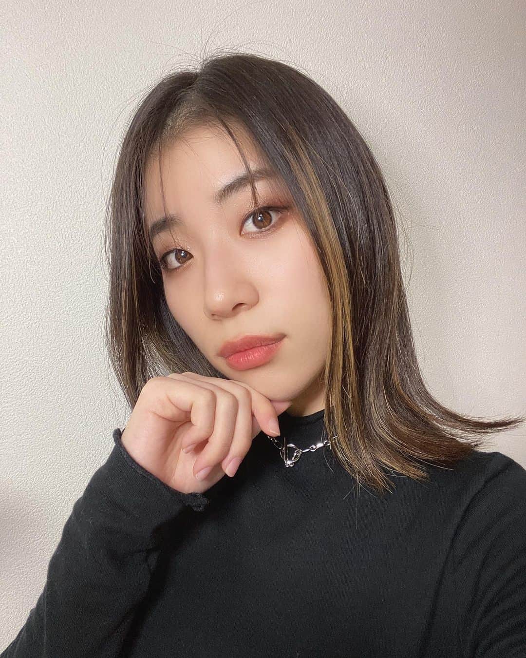 のインスタグラム：「. . バッサー行きました💇🏻‍♀️♥️🤍 . . 初めてこんなに短く切った😭 うすうす前髪ちゃんも︎︎☺︎ こんにちは🌈🌈🌈 . . . ずっとロングだったから、こんなに短いの初めてで新鮮すぎる、、 . いろんなヘアアレンジ出来るようになりたい💜 . . . 今回も、ハリさんにカットして頂きました🤍🐶 👨🏻✂️：@harixgigi  . . . #hair #newhair #ボブ くらい #me #photo #pic #yoyogi #gigi #美容室 #代々木美容室 #代々木gigi #japan #japanesegirl #l4l #followme #fashion #fashionista #yuugaな暮らし #Tokyo #東京 #代々木」