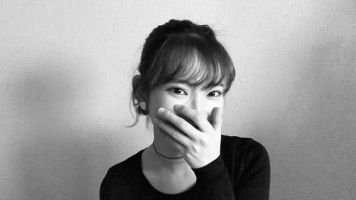 小向なるのインスタグラム：「coffee breakを記録に残そうとカメラを回したけど、恥ずかしくなったやつ。笑  #coffee  #monochrome」