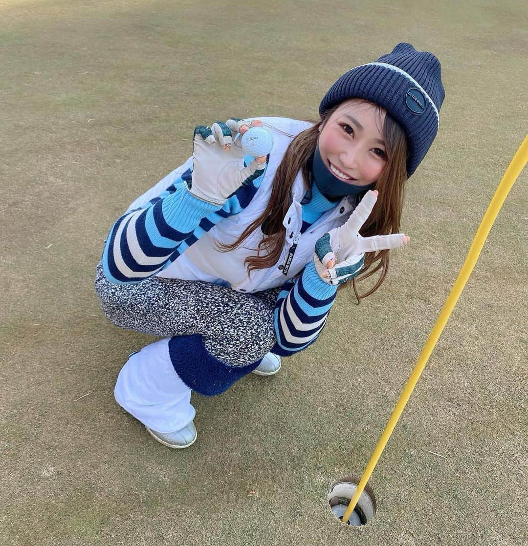 渡瀬茜のインスタグラム：「最近ゴルフ調子良き😆💓  今日のゴルフも86で久しぶりの80台出せました😊  写真と動画ははるまと一緒にゴルフ行った時に初イーグル取った時の⛳️✨  動画はるまが可愛い実況してくれてます😆💓笑  @golftoday_birdies  #ゴルフ#ゴルフ女子#初めてのイーグル#チップイン#チップインイーグル#9番アイアン#9番アイアンチップイン#冬ゴルフ#ルコック#ルコック女子#GTバーディーズ#ゴルフ好き#ゴルフ上手くなりたい#ベストスコア目指して#ゴルフコーデ#lecoqsportif #lecoqgolf」