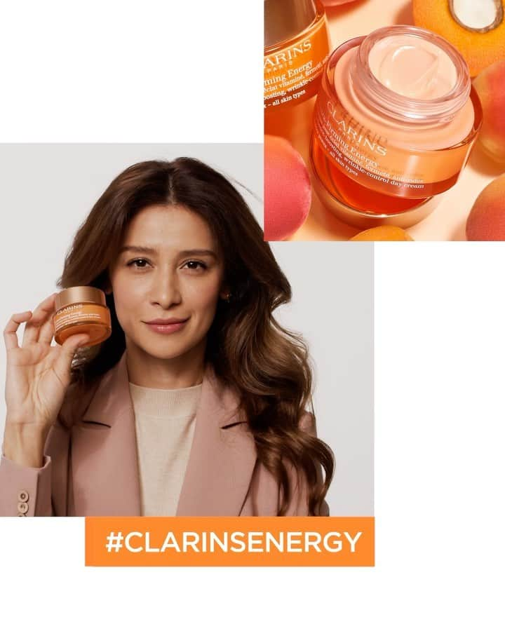 Clarins Russiaのインスタグラム：「Актриса Равшана Куркова @rav_shana уверена, что основной источник энергии — это наша внутренняя сила. Мы часто пытаемся заряжаться извне, однако внутри нас самих есть огромные ресурсы. Чтобы найти их, достаточно просто обратить взгляд внутрь себя ⚡️ Смотрите видео с нашей героиней и вдохновляйтесь ✨  #clarinsenergy」