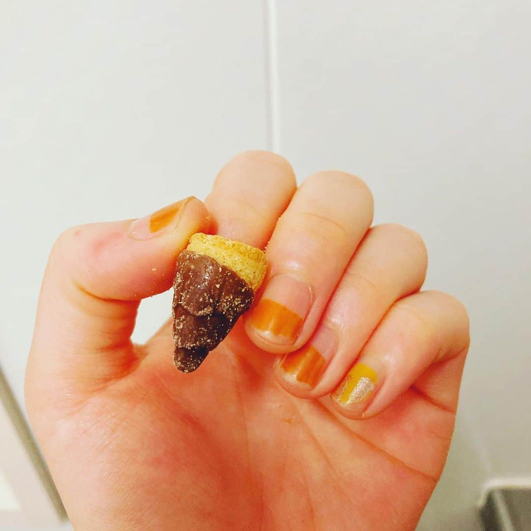 皆本麻帆のインスタグラム：「きのこ派なんですけどね。。💜  たけのこ生えたよ〜」
