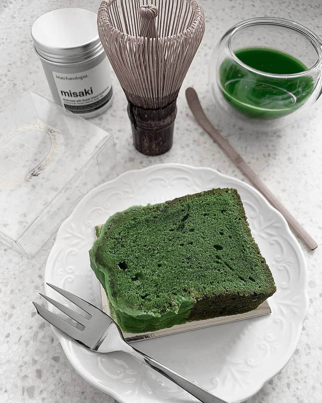 Matchæologist®さんのインスタグラム写真 - (Matchæologist®Instagram)「😍 Raise your hand if you’d like to join this beautiful #Matcha Break! 🙏 We cannot thank our amazing friend @theboywholovesmatcha enough for the beautiful #MatchaRitual capture featuring our Misaki™ Ceremonial Matcha and Cloud Glass Chawan! . 🙏 Our Misaki™ — the crème de la crème of our ceremonial range – brews an exquisite, buttery-sweet broth of chlorophyll elixir with rich and malty roasted aromas. As the crown jewel ✨ of our artisan-roasted matcha, Misaki™ uses only the topmost leaves of shade-grown tea trees nurtured for over 30 years before harvest, boasting the sweetest and most luscious taste profile in our range. . Discover the highest-quality artisanal matcha with Matchæologist. . 👉Click the link in our bio @Matchaeologist . Matchæologist® #Matchaeologist Matchaeologist.com」2月16日 22時56分 - matchaeologist