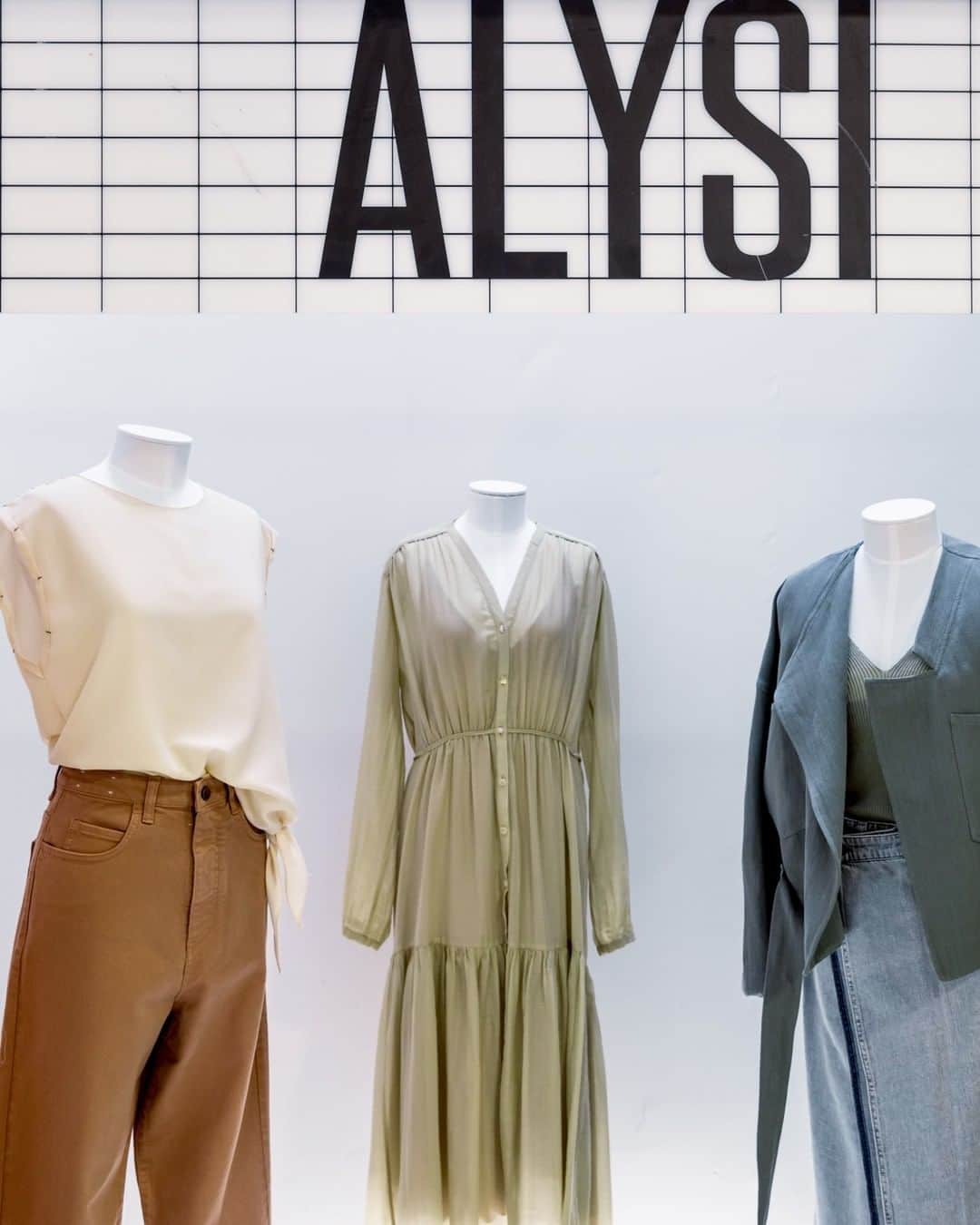 のインスタグラム：「Many new Spring pills, now in boutique and online   See #ss21 Collection on alysi.com  #alysi #springpills #newcollection」
