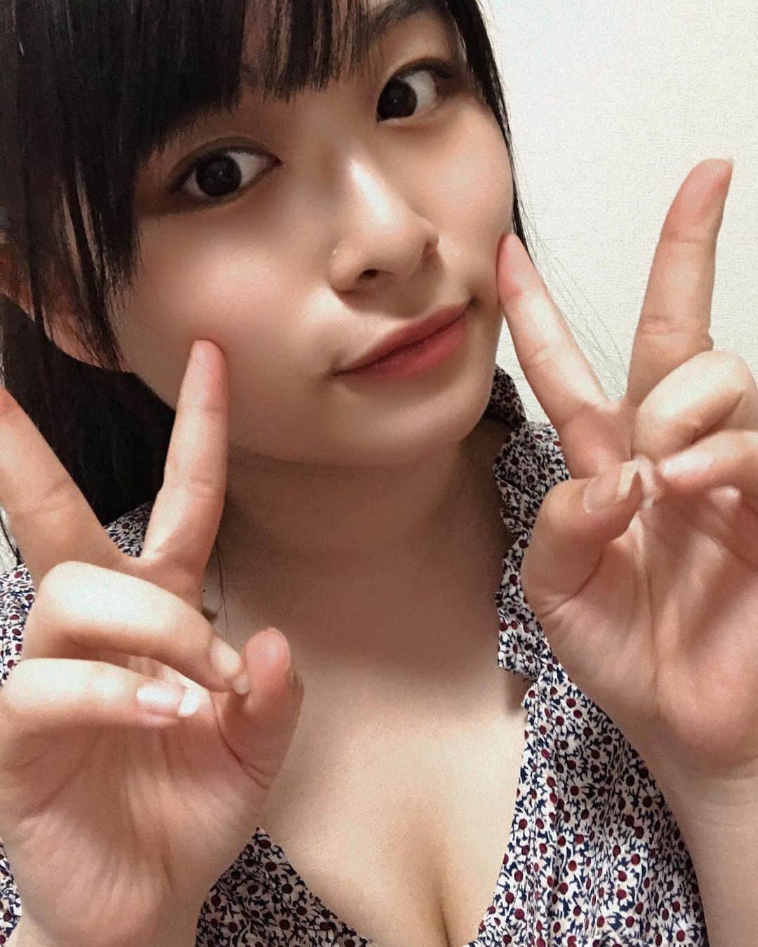 四宮由貴のインスタグラム：「17ライブみてくれたみなさまも、本当にありがとうございます！！ これからもダイエット頑張ります そして配信きてくれて本当いつも感謝です！ これからも配信頑張るね！ 今からゆっくりお風呂に入って寝ます！ おやすみなさいませ」
