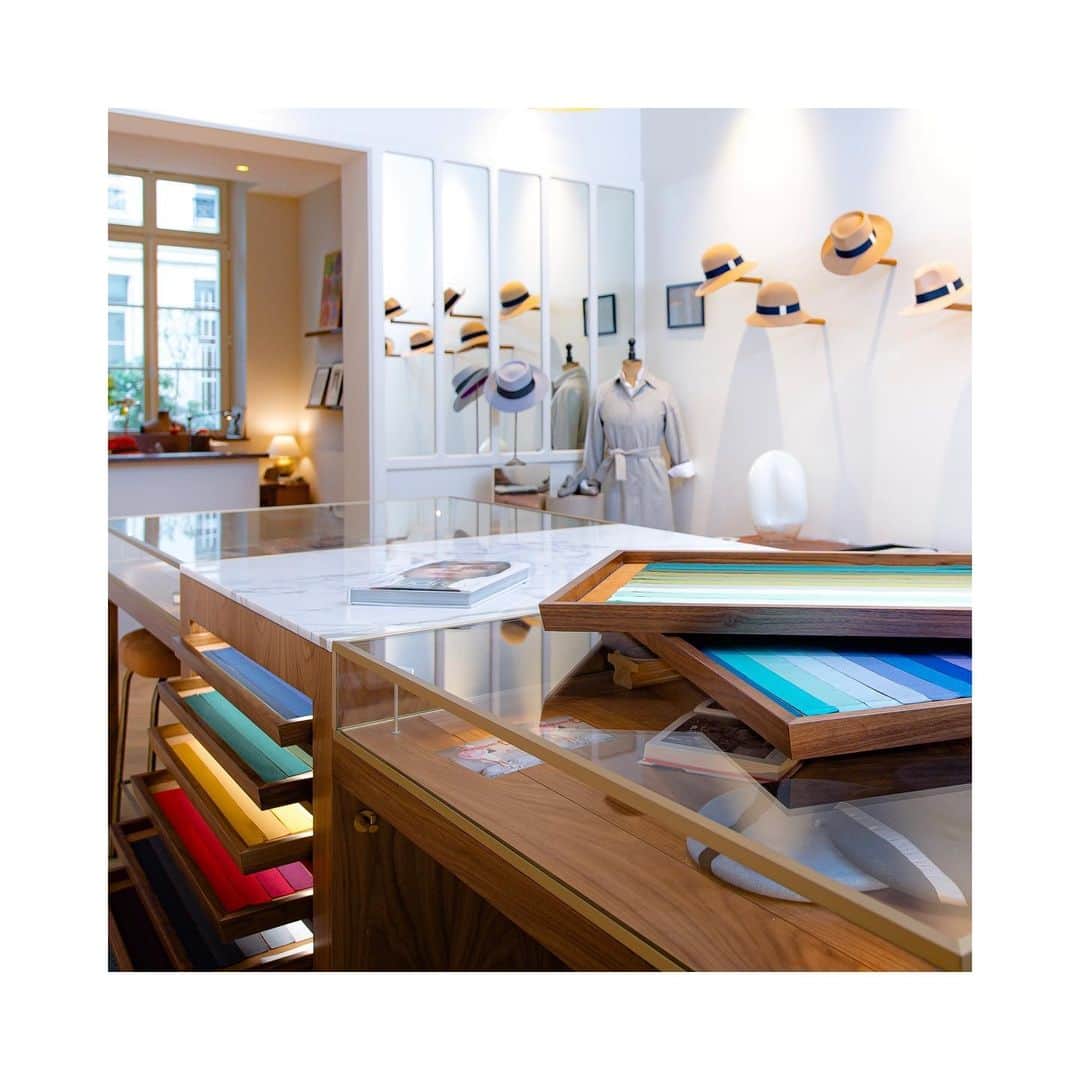 のインスタグラム：「N E W  A D R E S S E  46 rue du Cherche-Midi, 75006 Paris.  Notre Atelier-Boutique vous accueille du mardi au samedi de 10h à 18h pour personnaliser votre chapeau ou découvrir nos collections de prêt à porter : chemises au masculin féminin , nos loafers, nos pardessus ... et plus encore !   #lacerisesurlechapeau #hats #masculinfeminin #chapeaux #chemise #intemporel」