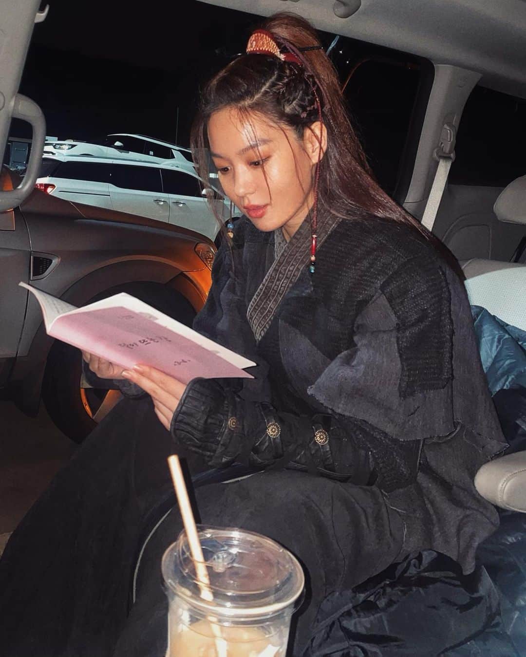 キム・ヒジョンのインスタグラム：「달이 뜨는 강🌙」